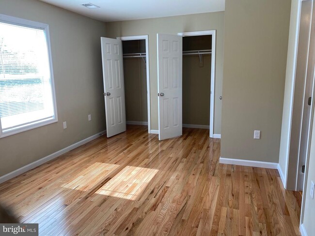 Building Photo - 208 Hackberry Dr