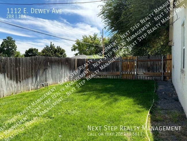 Building Photo - 1112 E Dewey Ave