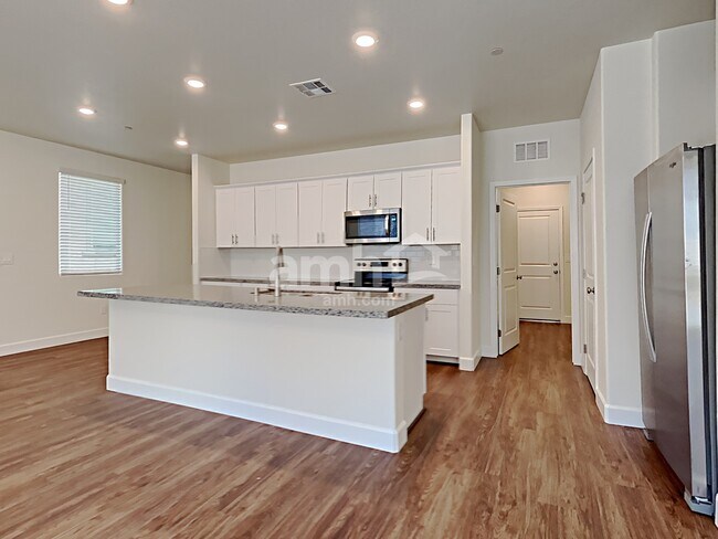 Building Photo - 254 Yasmin Daylily Pl