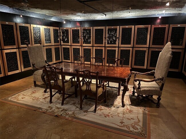 Building Photo - 1505 Elm St