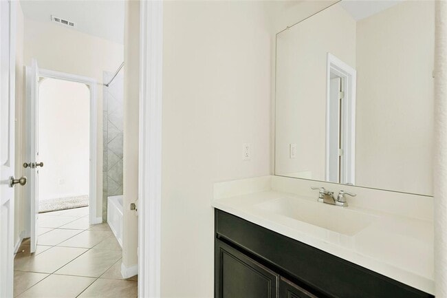 Building Photo - 1005 Fountain Grass Way