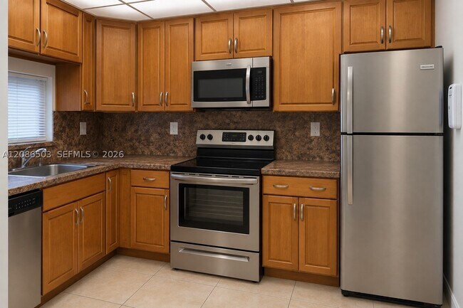 Building Photo - 400 S Hollybrook Dr