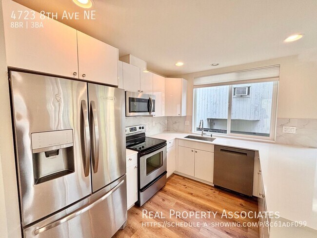 Building Photo - 4723 8th Ave NE