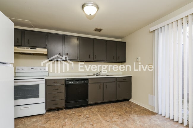 Building Photo - 7608 Mt Whitney