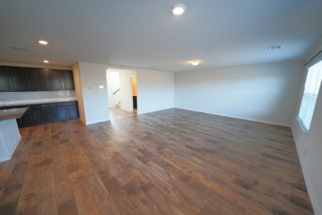 Building Photo - Like New Home in Red River Ranch (Cibolo) - Realtor Commission: $500