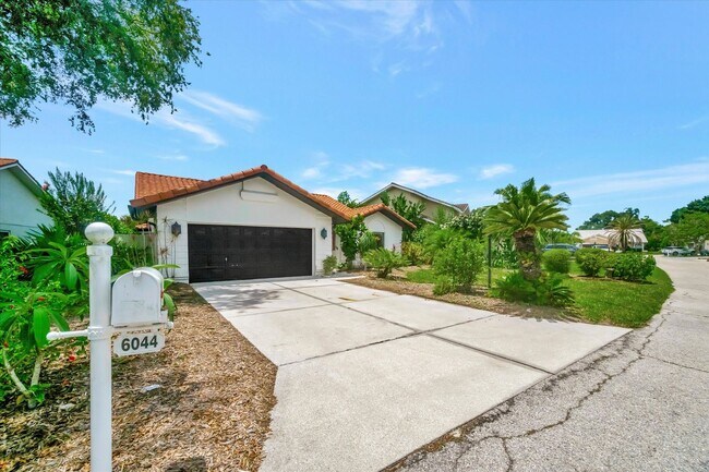 Building Photo - Stunning 3 Bed/ 2 Bath Pool Home in Longwood Run ~ UTC