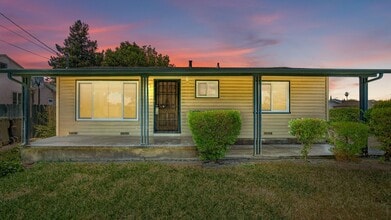 Building Photo - Charming 2 bedroom 1 bath!
