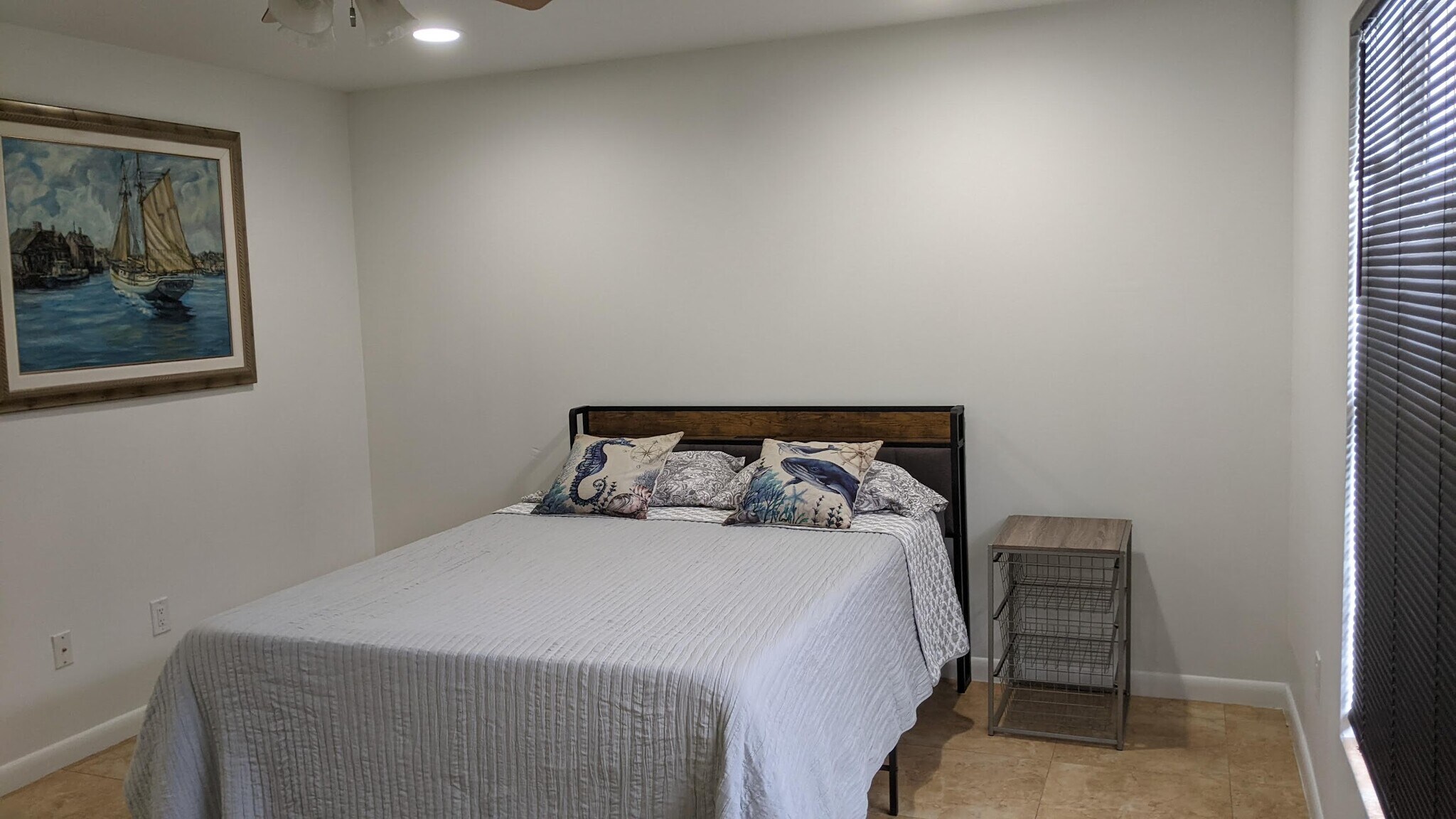 Building Photo - 2338 Sunset Dr