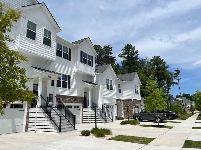 Building Photo - Wren | 3 Bed 2.5 Bath | Garage | 1729 sf
