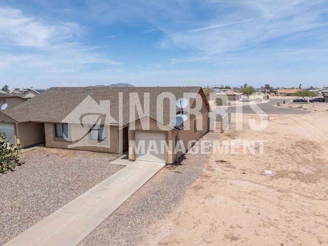 Building Photo - Perfect Duplex in Arizona City