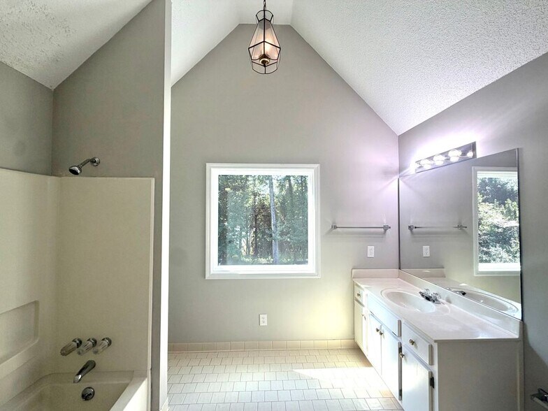 Building Photo - 3603 Ryans Bluff Dr