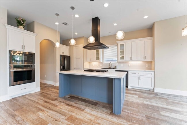Building Photo - 4310 Fernwood Dr