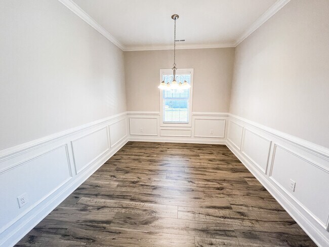Building Photo - 172 Finch Ln