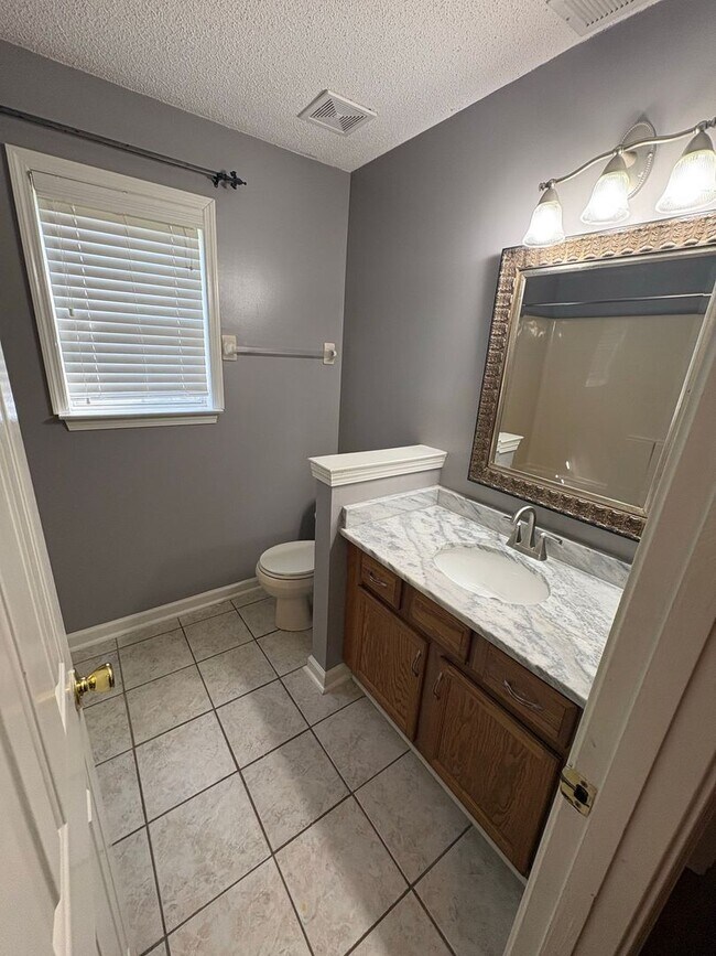 Building Photo - Spacious and well-maintained home located in the heart of Arlington!