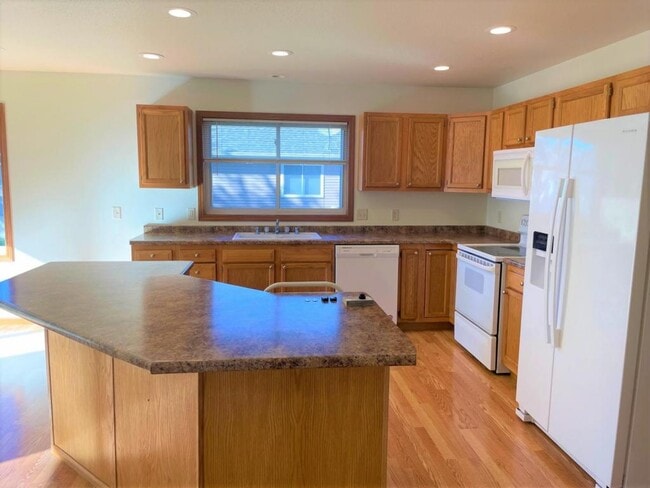 Building Photo - 640 Angel Court