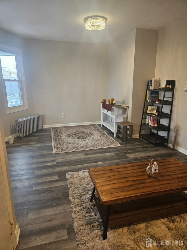 Building Photo - 421 River Dr