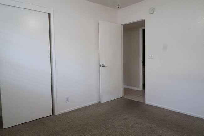 Building Photo - 528 S Sorrel St