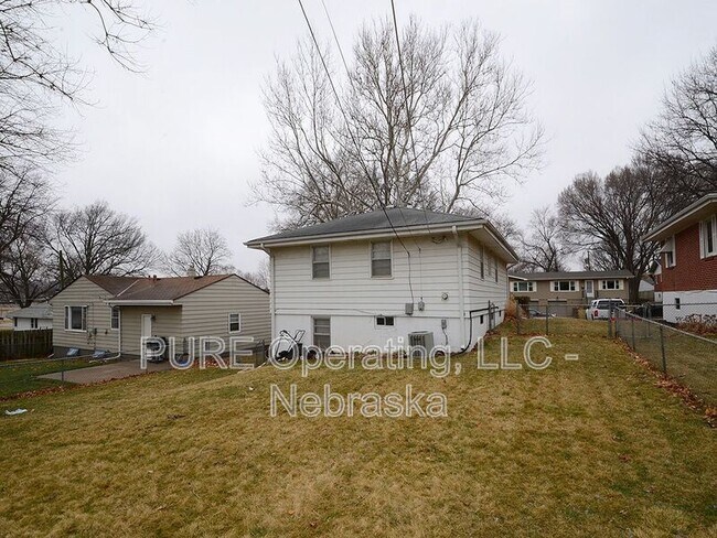 Building Photo - 3333 S 82nd St