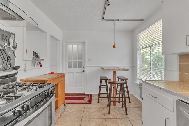 Building Photo - 1302 Ludlow Terrace