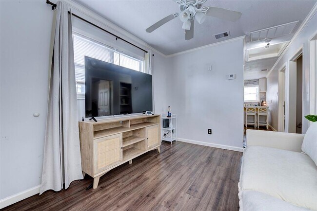 Building Photo - 1211 Cabell St