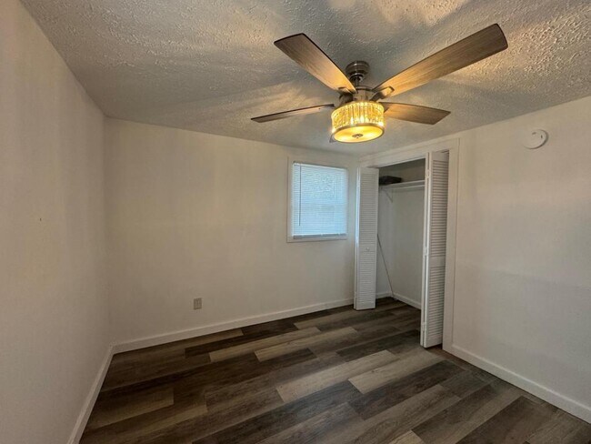 Building Photo - 413 Sandlewood Rd