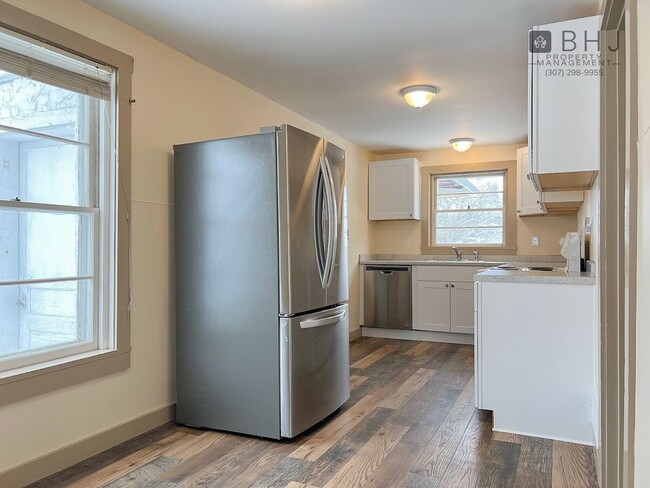 Building Photo - 6 month lease! 3 bed/ 1 bath Single Family Home on Coffeen!