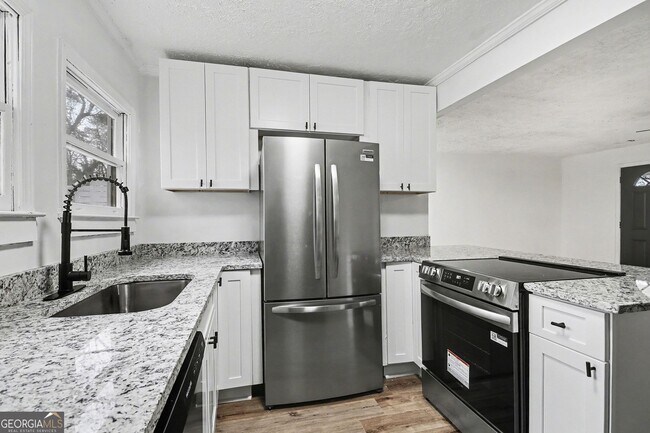 Building Photo - 2160 Dowdell Dr