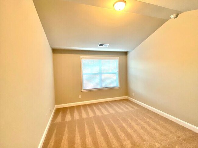 Building Photo - 538 Walton Dr