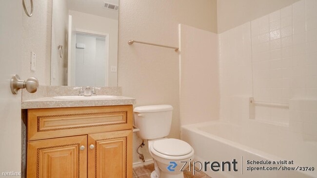 Building Photo - 3 br, 2 bath Townhome - 2340 Aldergate Dr,...