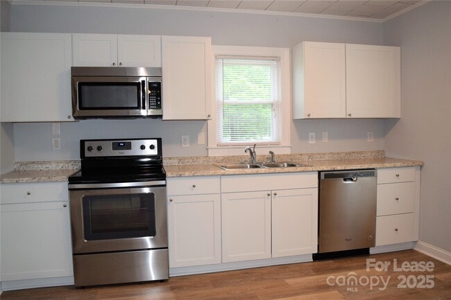 Building Photo - 234 N Eastway Dr