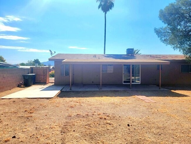 Building Photo - 3702 S Avenida De Las Palmas