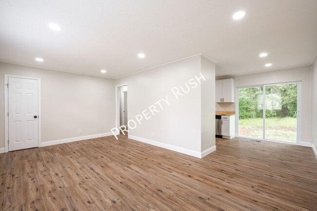 Building Photo - 7736 Holiday Hills Cir