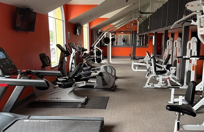 Building Photo - V425