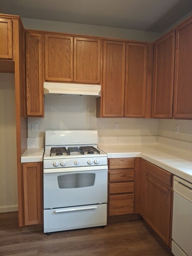 Building Photo - Lincoln Crossing, 2 Story 4 Bedroom, 2.5 bath, 2225sqft, Access to Clubhouse Pool & Amenities, Cu...