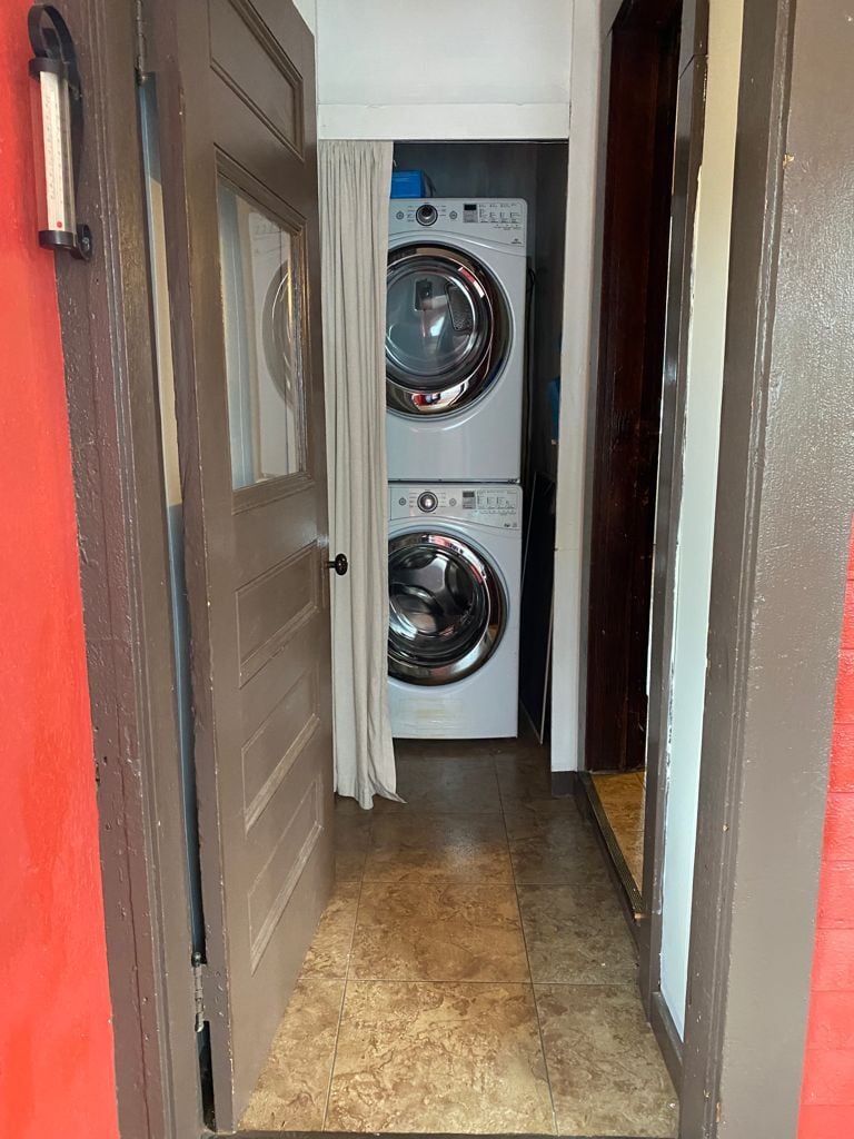 Washer / Dryer - 201 W Meadow Rd