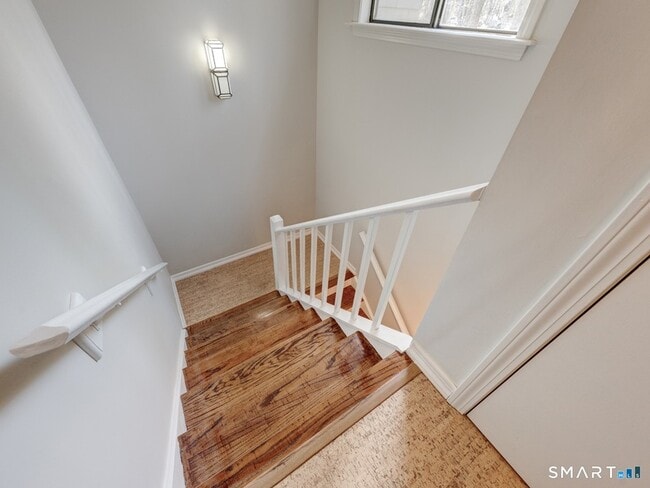 Building Photo - 355 Ledge Dr
