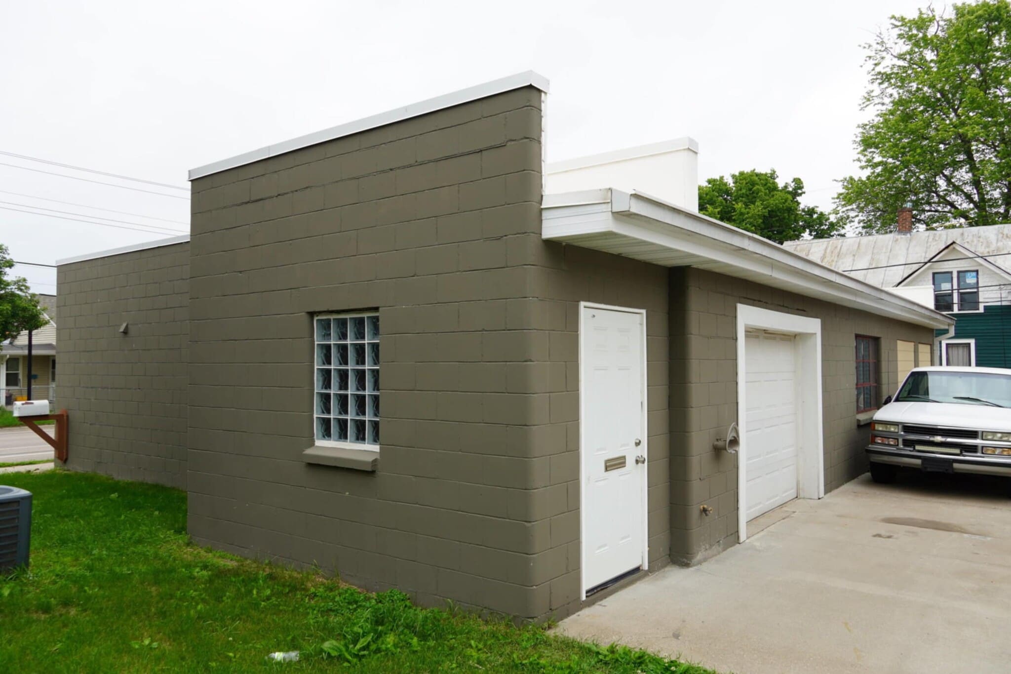 Building Photo - 1410 Gillette St