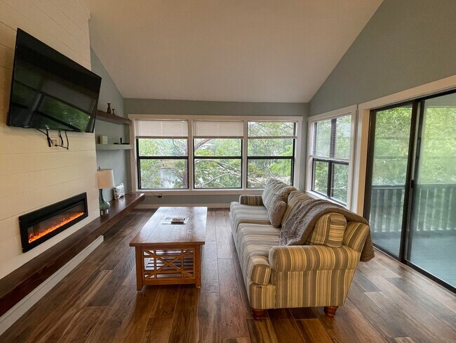 Building Photo - 300 Yacht Club Dr