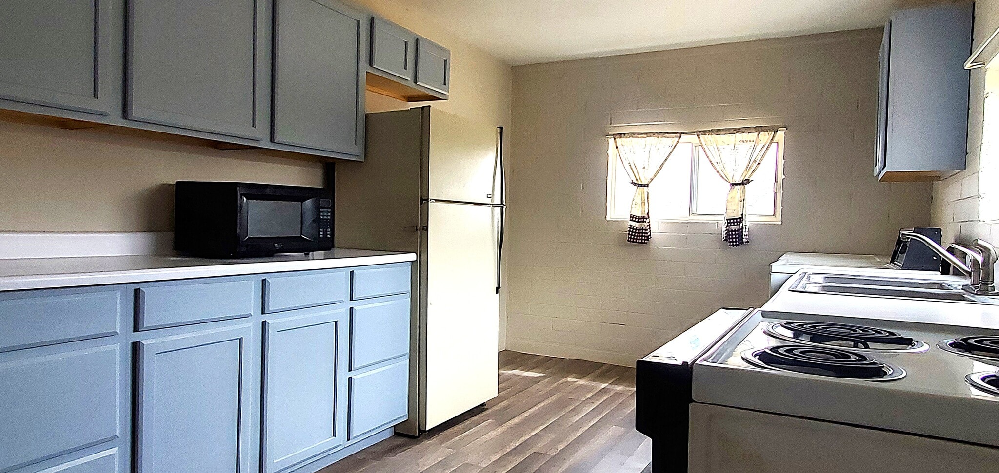 Kitchen - 1205 W Center St