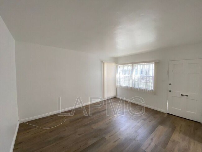 Building Photo - 4080-4084 Leimert Blvd