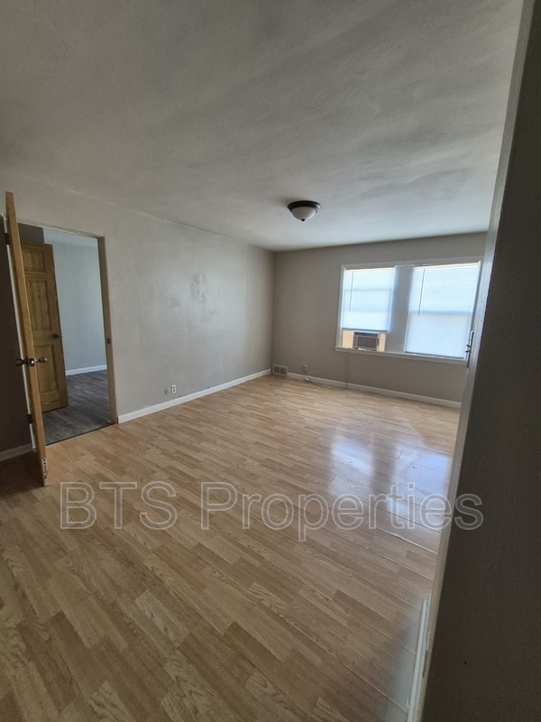 Building Photo - 119 Vanburen Ct