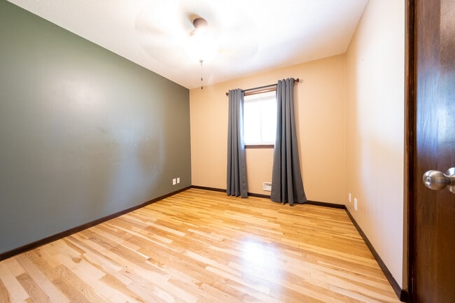 Building Photo - 13784 Fairlawn Ave