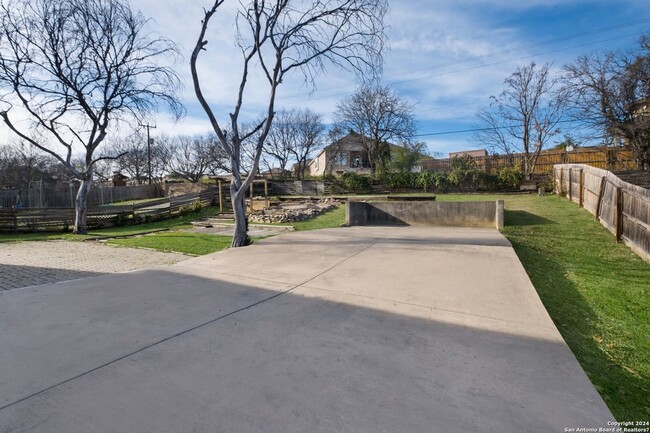 Building Photo - Beautiful, fully remodeled 3 bedroom, 2.5 ...