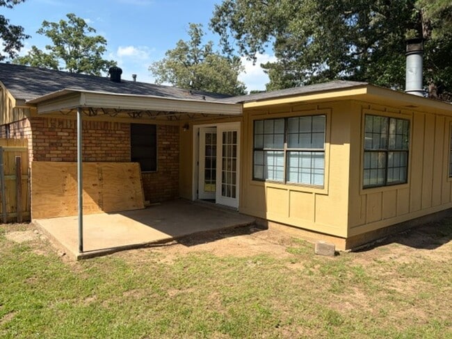 Building Photo - Beautiful Southern Hills 3 Bedroom Home