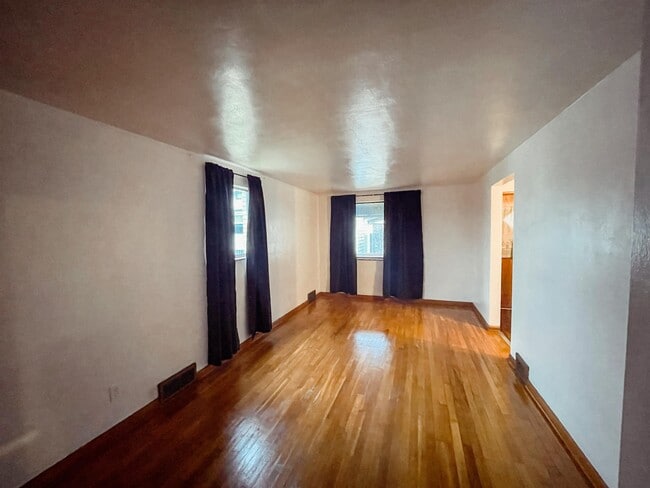 Building Photo - 528 Cypress Alley