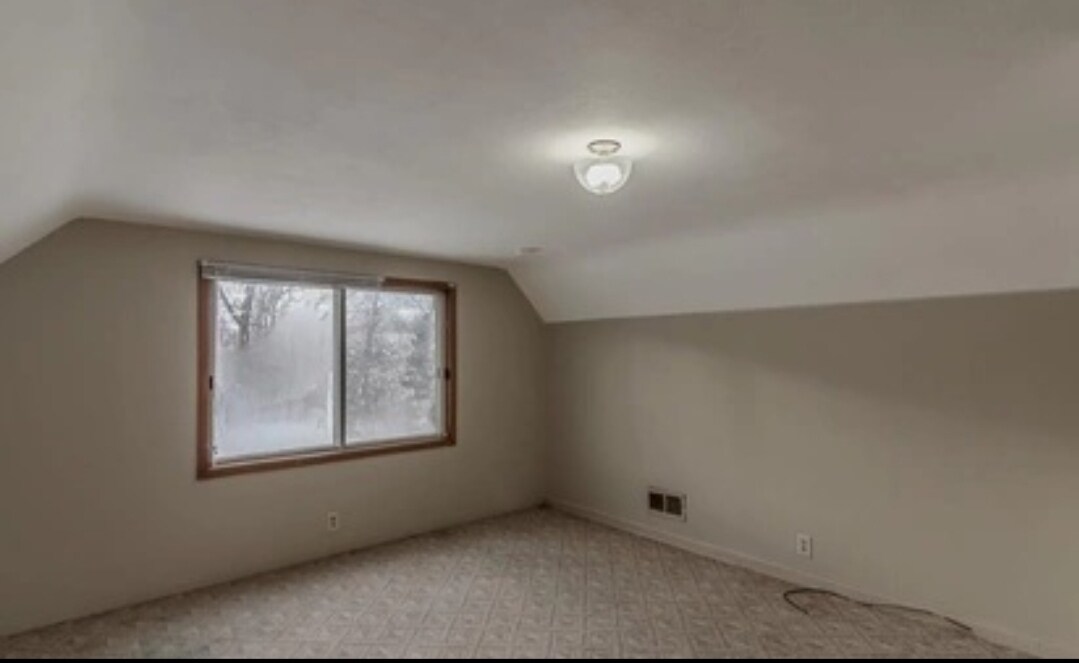 Bedroom 3 of 4 - 802 Le Hillier St