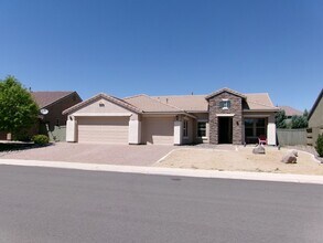 Building Photo - Spacious home located in gated community.