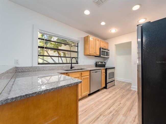 Building Photo - 2242 Indian Ave S