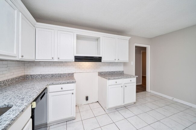 Building Photo - “You Won’t Believe the Space — Gorgeous 4BR Hueytown Home”