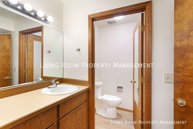 Building Photo - 7566 SW Cresmoor Dr